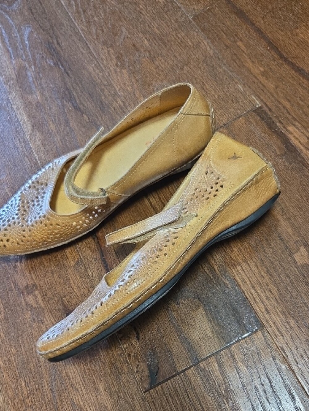 PIKOLINOS Women's Tan Perforated Leather Mary Jane Flats - Picture 7 of 7